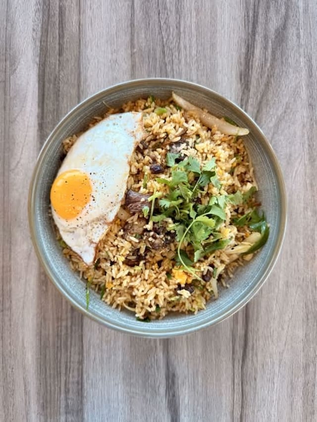 Cơm Chiên (Fried Rice).