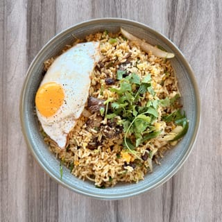 Cơm Chiên Đuôi Bò (Oxtail Fried Rice)